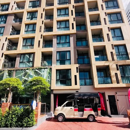 Ramada By Wyndham Bangkok Ten Ekamai Residences Buitenkant foto