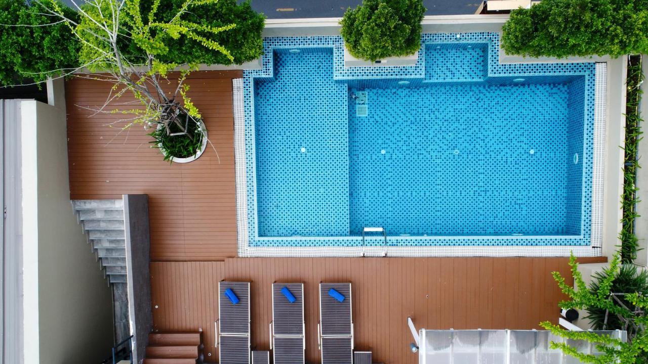 Ramada By Wyndham Bangkok Ten Ekamai Residences Buitenkant foto