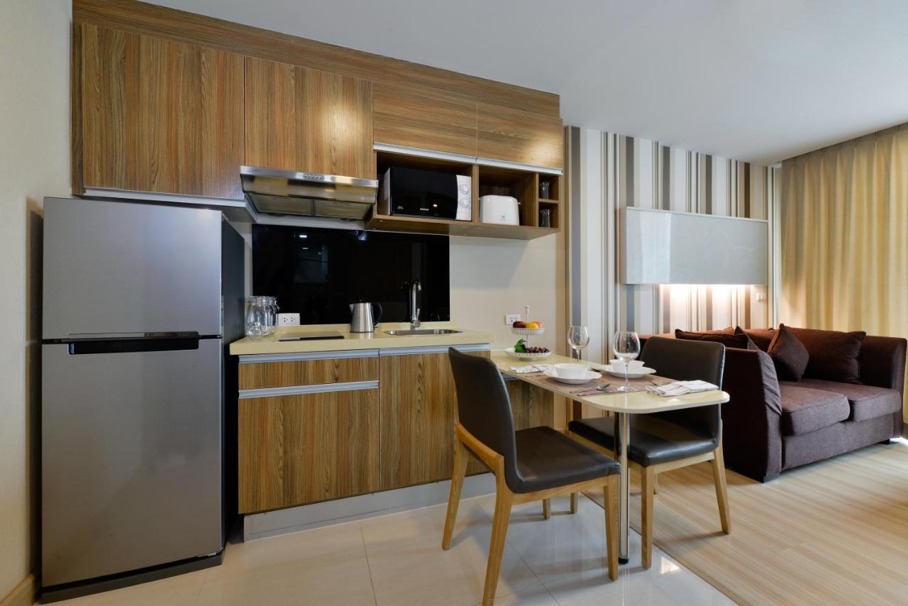 Ramada By Wyndham Bangkok Ten Ekamai Residences Buitenkant foto
