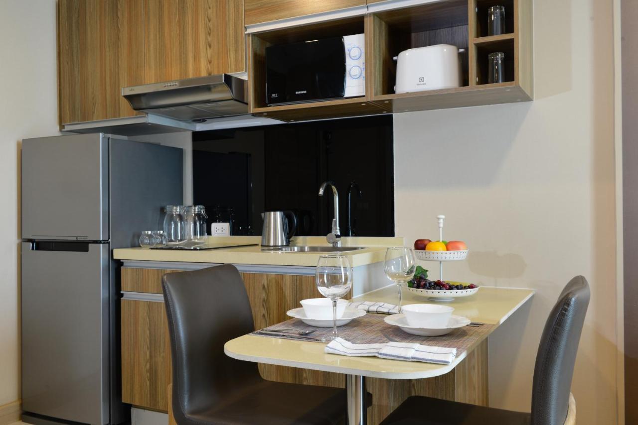 Ramada By Wyndham Bangkok Ten Ekamai Residences Buitenkant foto