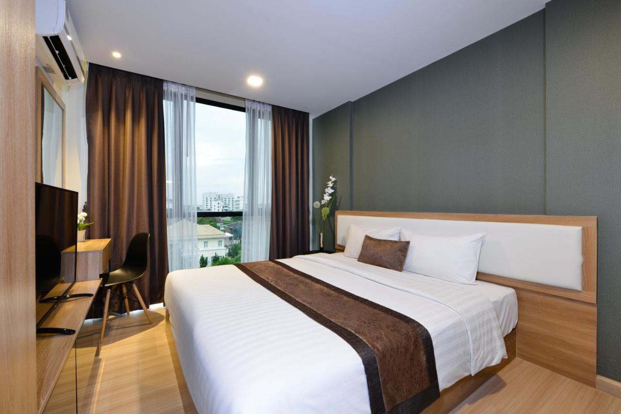 Ramada By Wyndham Bangkok Ten Ekamai Residences Buitenkant foto