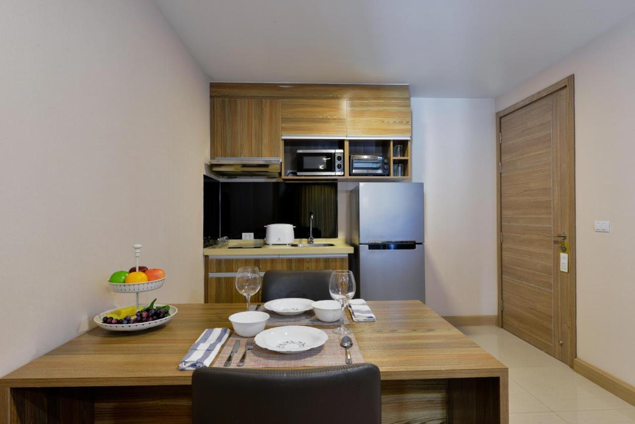 Ramada By Wyndham Bangkok Ten Ekamai Residences Buitenkant foto