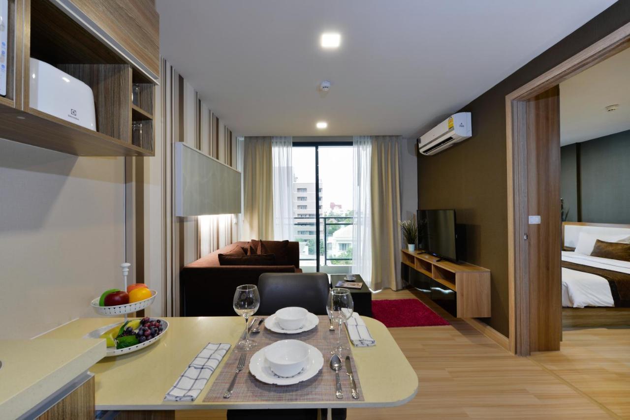 Ramada By Wyndham Bangkok Ten Ekamai Residences Buitenkant foto