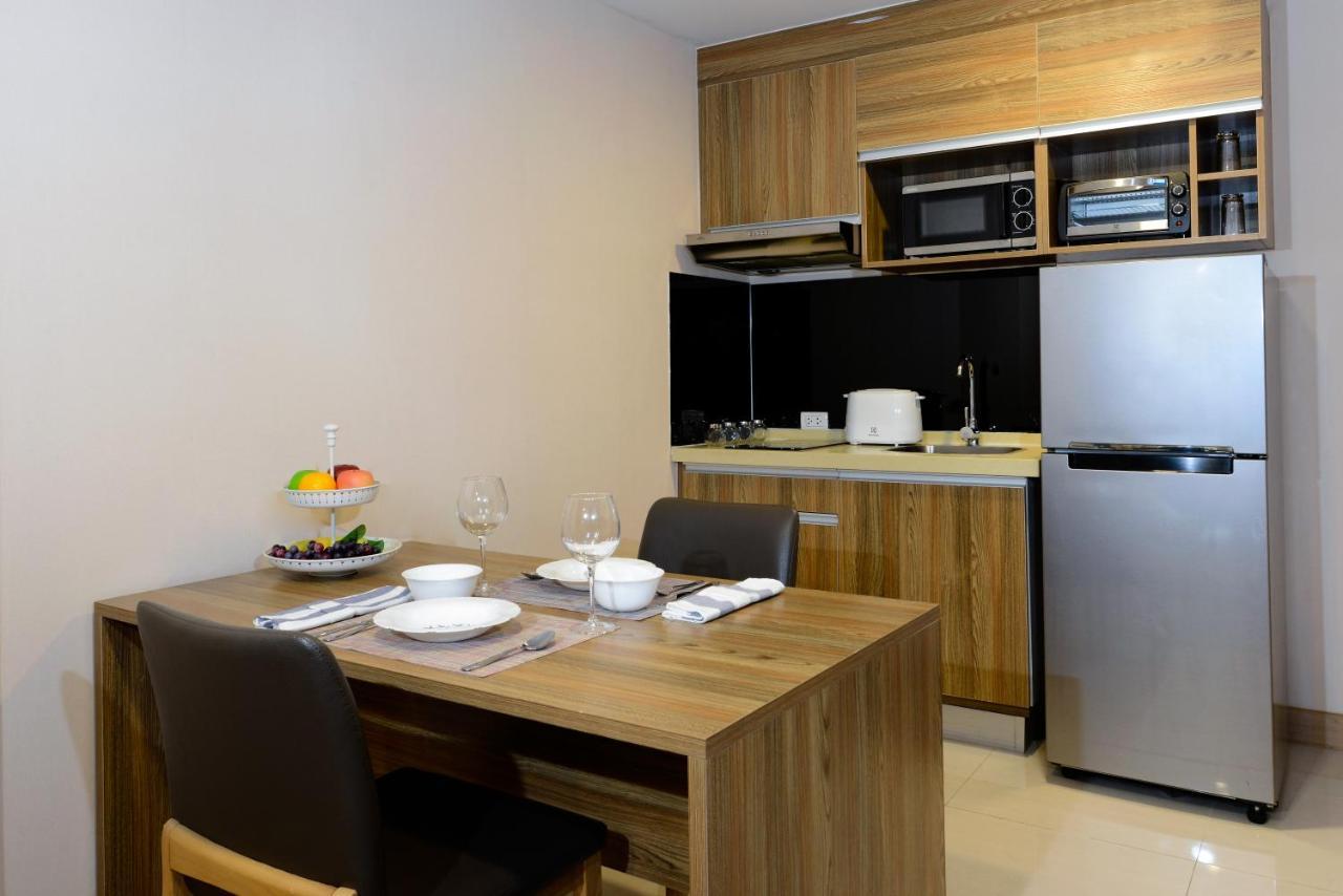 Ramada By Wyndham Bangkok Ten Ekamai Residences Buitenkant foto