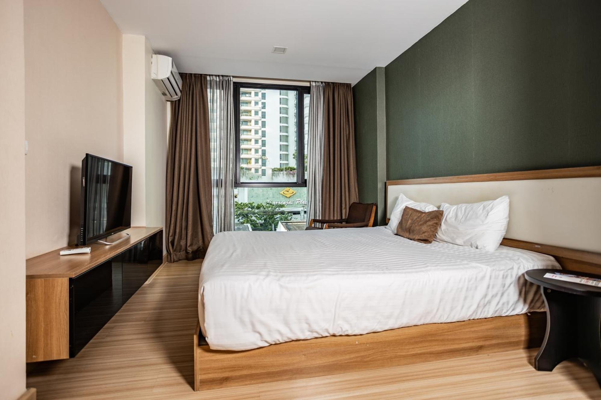 Ramada By Wyndham Bangkok Ten Ekamai Residences Buitenkant foto