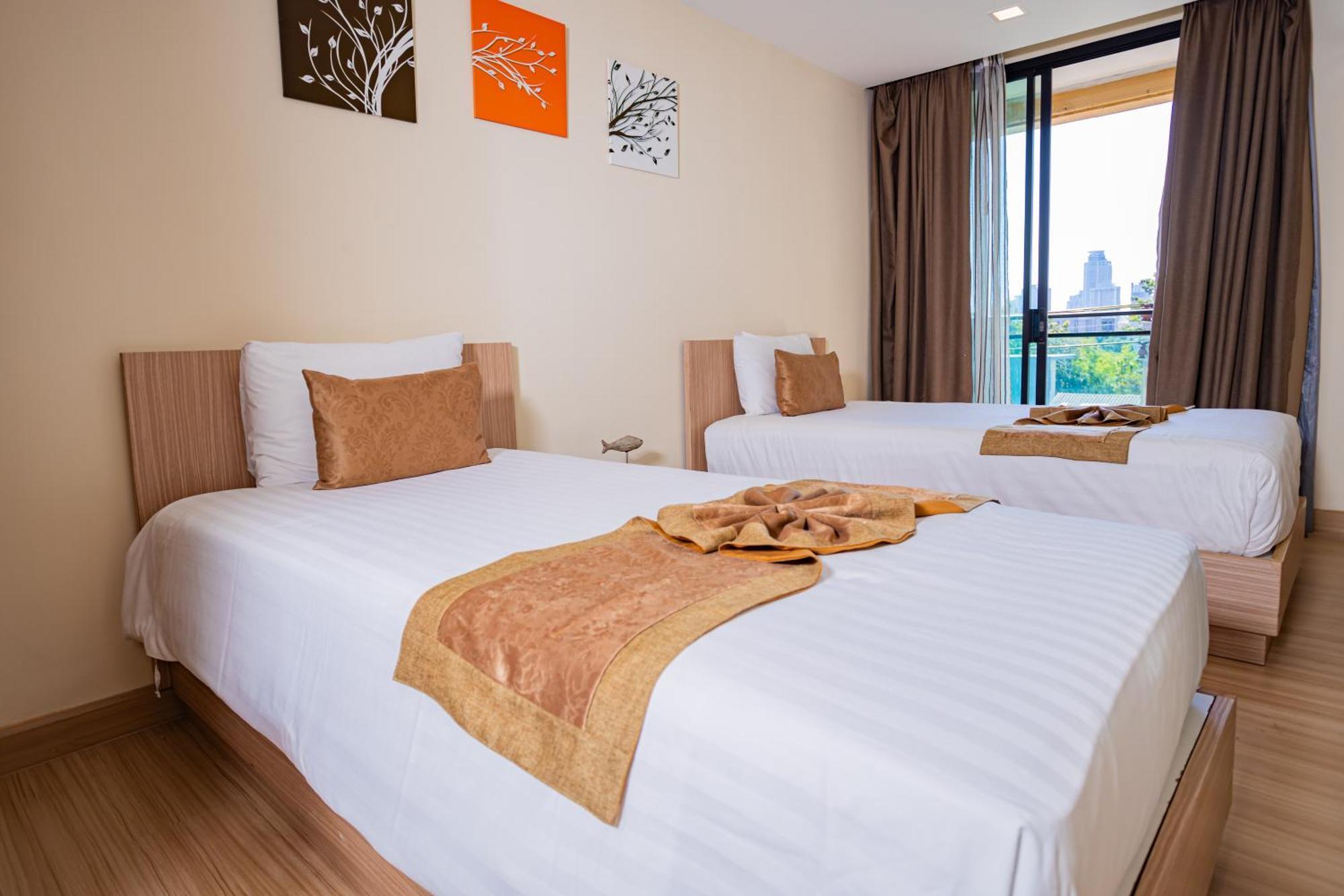 Ramada By Wyndham Bangkok Ten Ekamai Residences Buitenkant foto