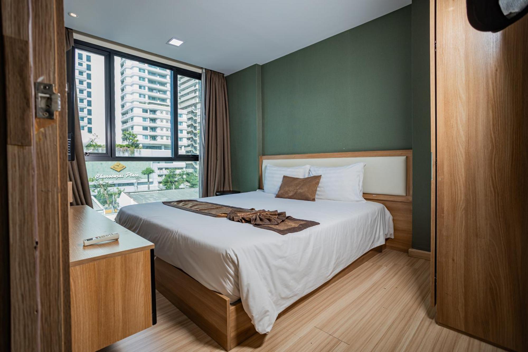 Ramada By Wyndham Bangkok Ten Ekamai Residences Buitenkant foto