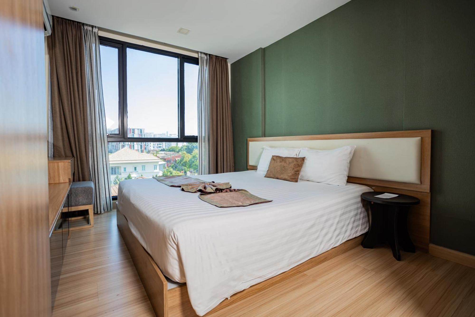 Ramada By Wyndham Bangkok Ten Ekamai Residences Buitenkant foto
