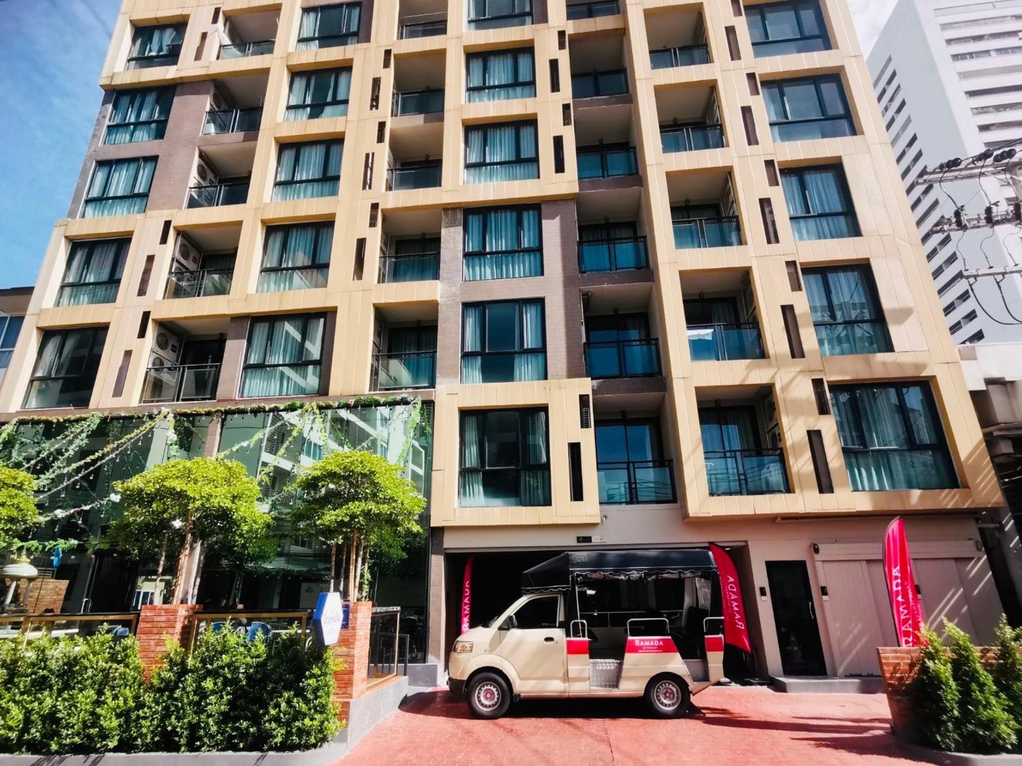 Ramada By Wyndham Bangkok Ten Ekamai Residences Buitenkant foto
