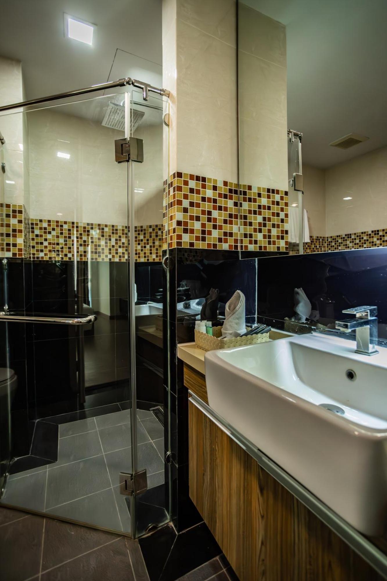 Ramada By Wyndham Bangkok Ten Ekamai Residences Buitenkant foto