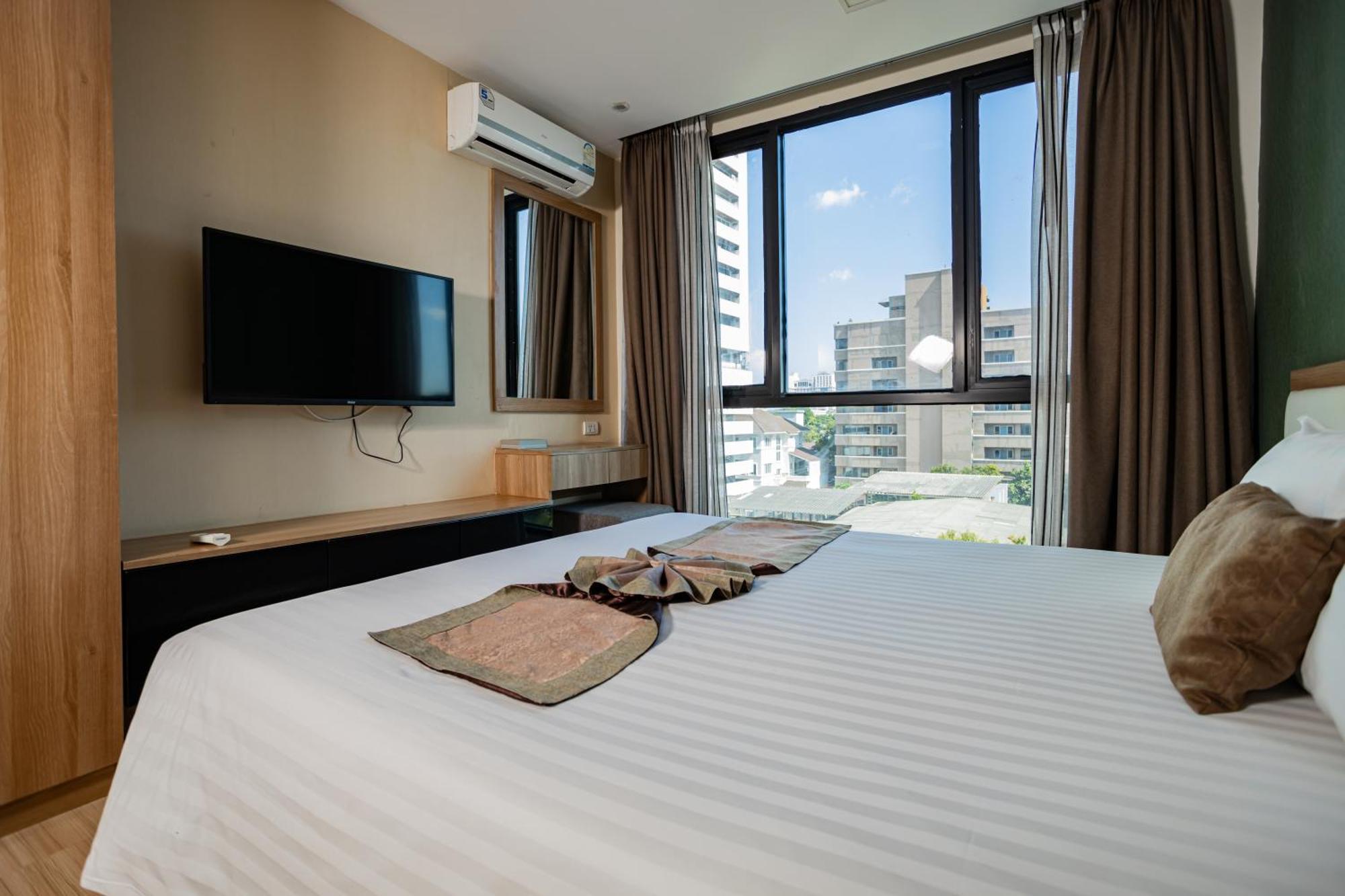 Ramada By Wyndham Bangkok Ten Ekamai Residences Buitenkant foto