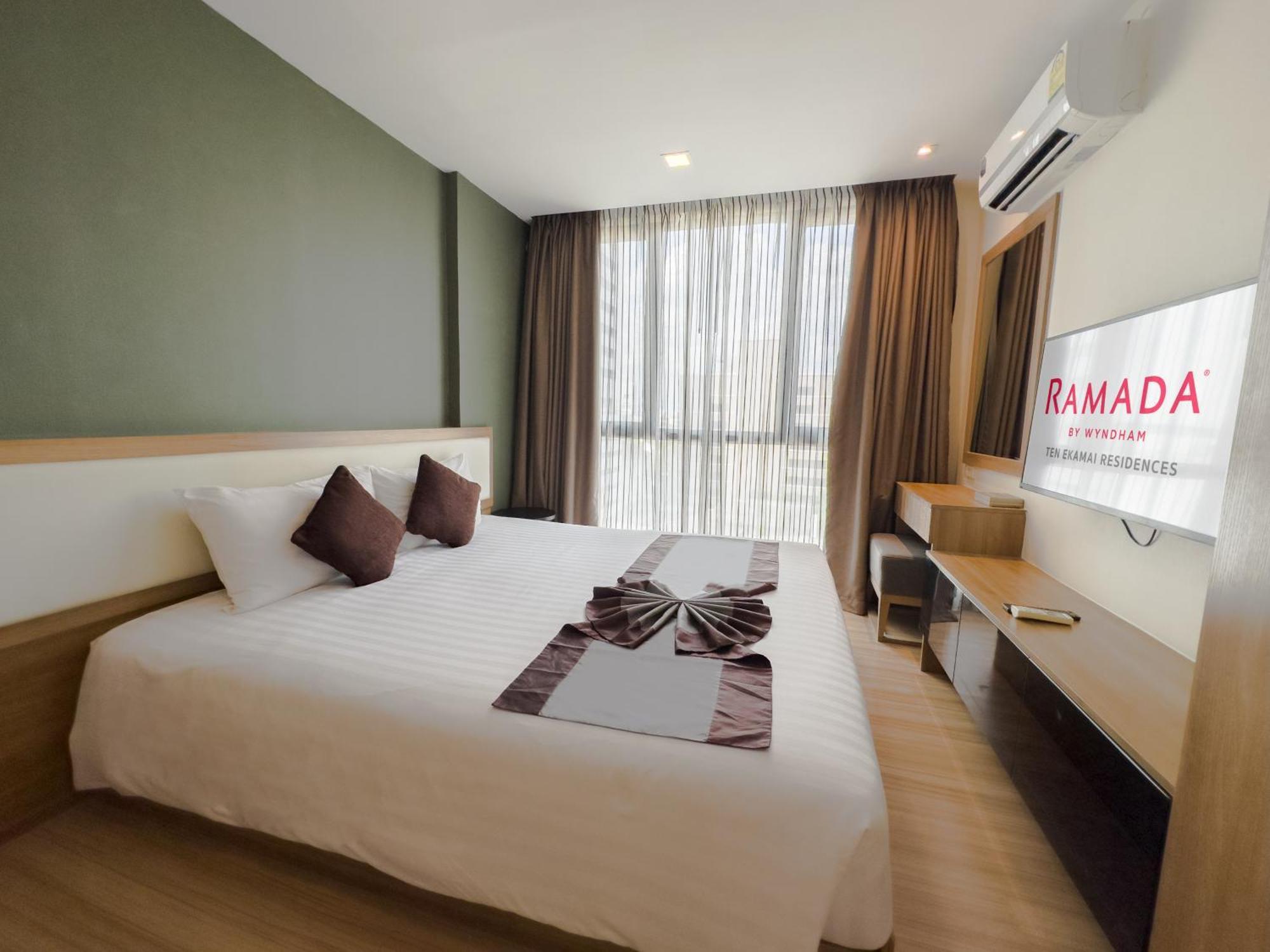 Ramada By Wyndham Bangkok Ten Ekamai Residences Buitenkant foto