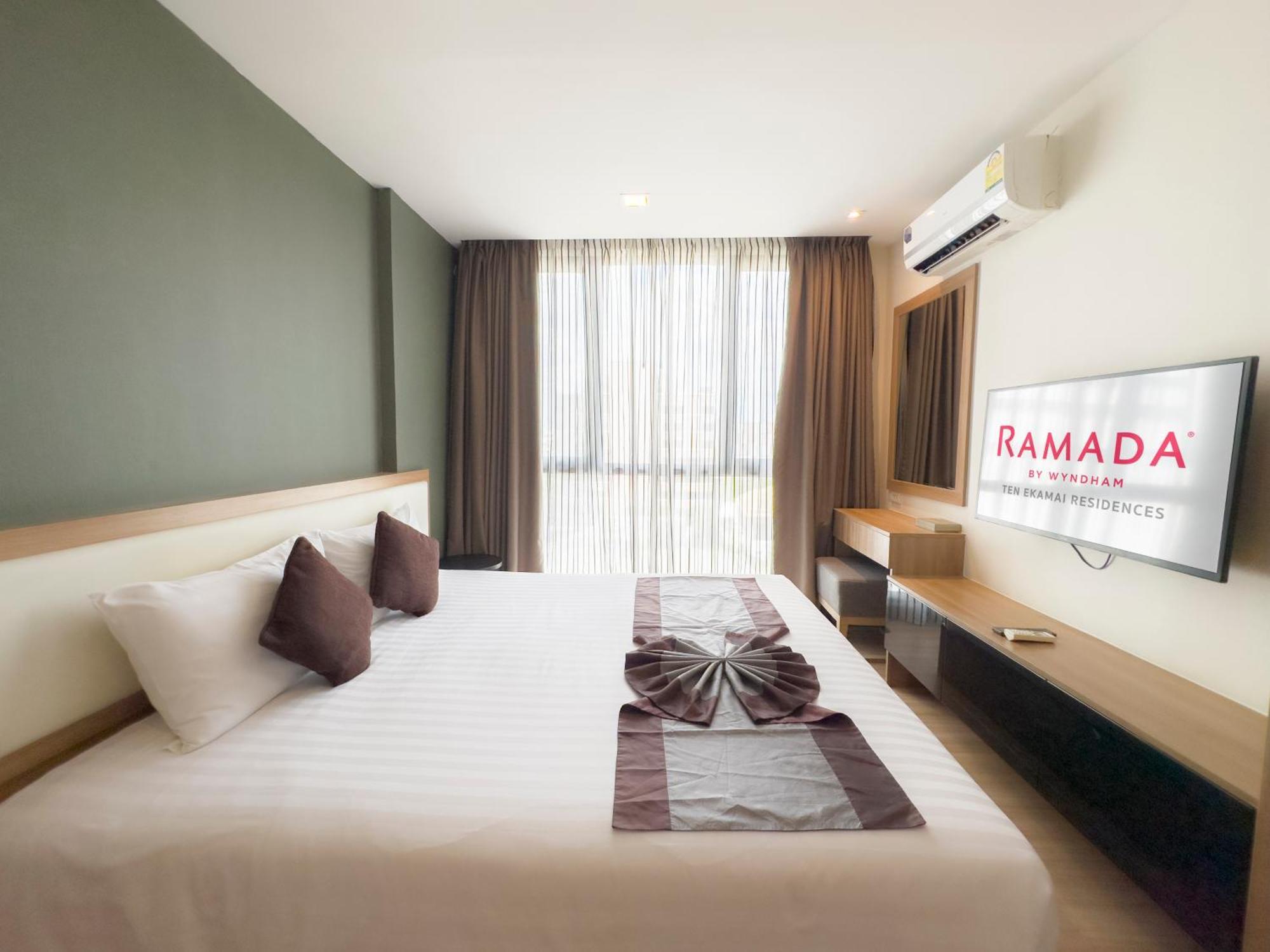Ramada By Wyndham Bangkok Ten Ekamai Residences Buitenkant foto